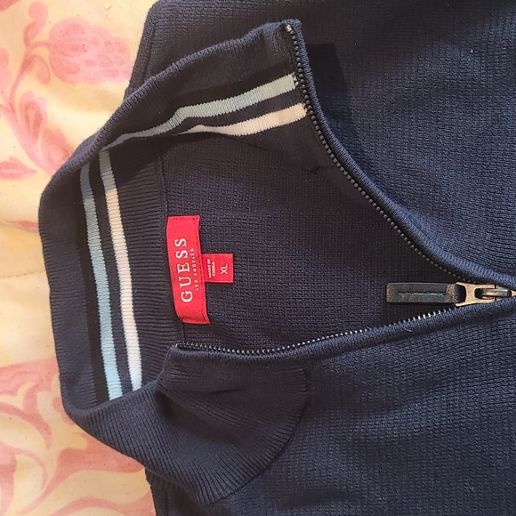 Guess zip up - Picture 2 of 3